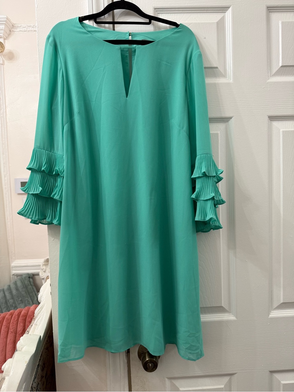 Vince Camuto Mint Green Pleated Ruffle Sleeve Midi Dress